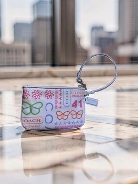COACH Small White Wristlet With Tag  And Very Clean Interior - Zipper Closure!